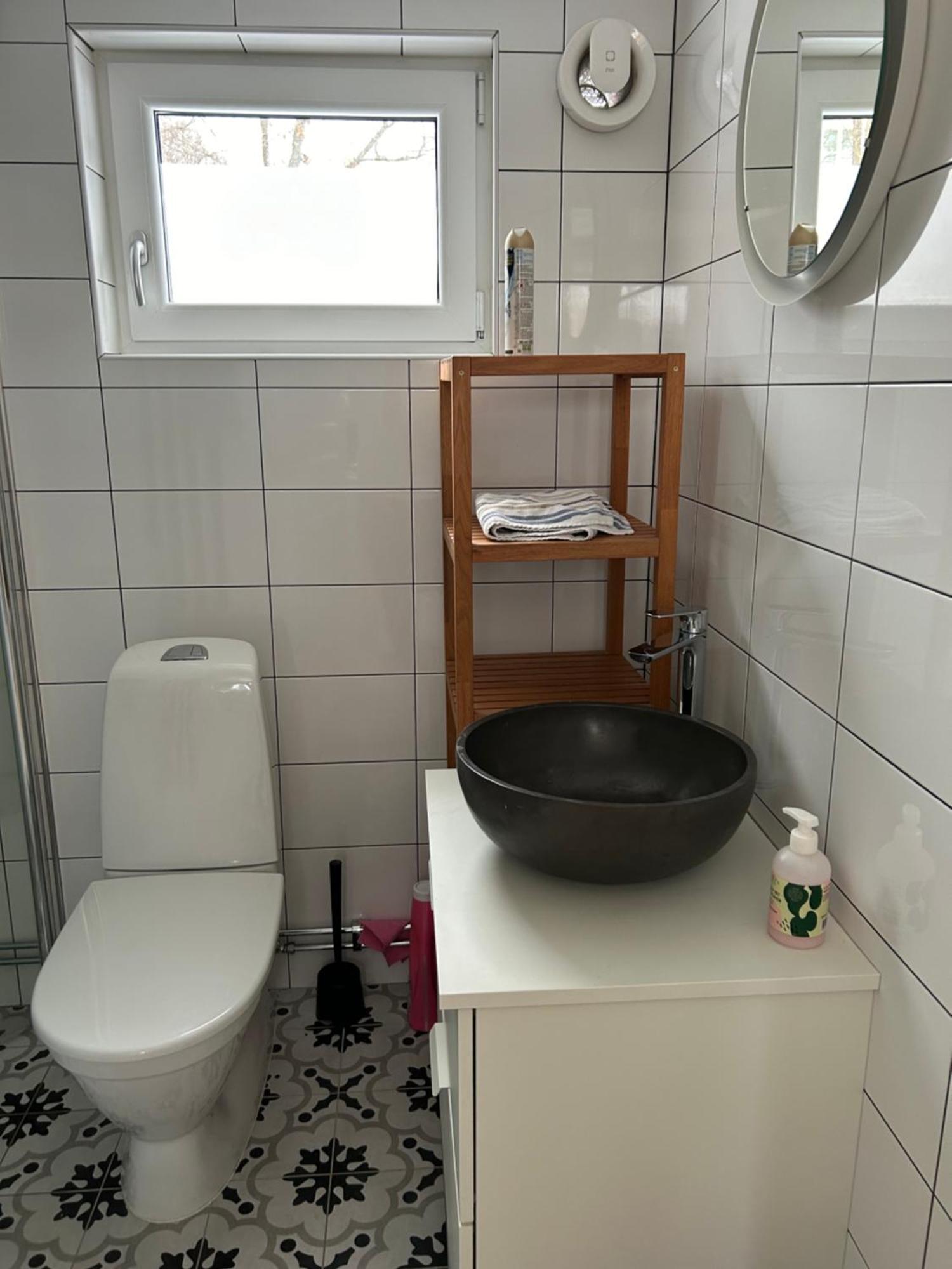 Semesterbostad Gaesthus Naera Och Aelvsjoemaessan