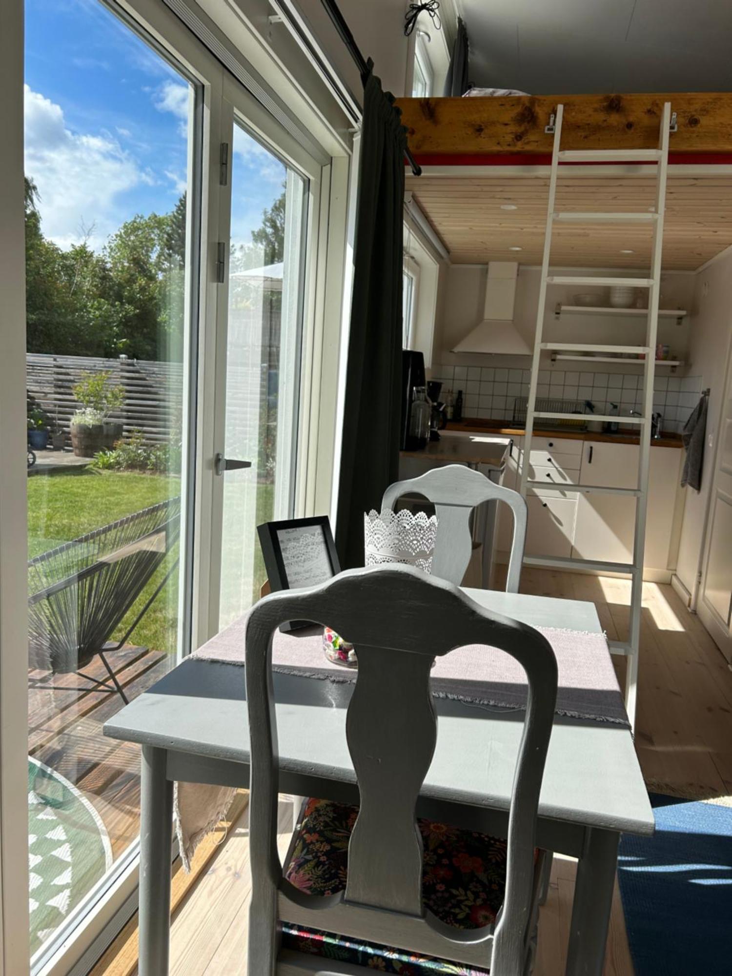 Semesterbostad Gaesthus Naera Och Aelvsjoemaessan *